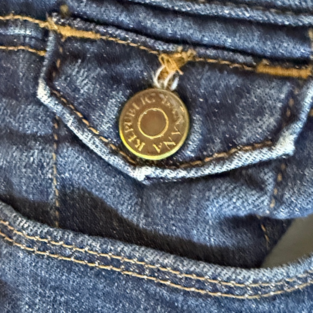 Banana Republic Dark Blue Flare Jeans in size 6short- worn a few times - Picture 7 of 8